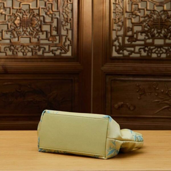 Jacquard_Mulberry_Silk_Fresh_Crossbody_Handbag_-_SinoCultural-2480916 Jacquard_Mulberry_Silk_Fresh_Crossbody_Handbag_-_SinoCultural-2480916