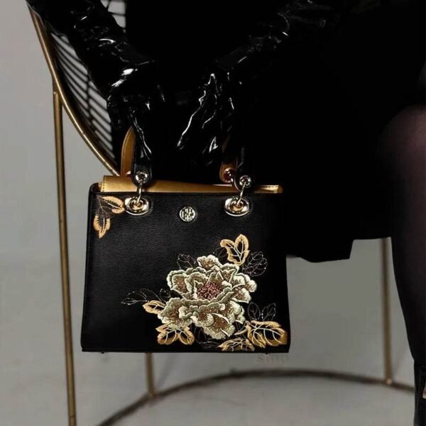 embroidery-leather-black-gold-peony-handbag-_maki-model-detail embroidery-leather-black-gold-peony-handbag-_maki-model-detail