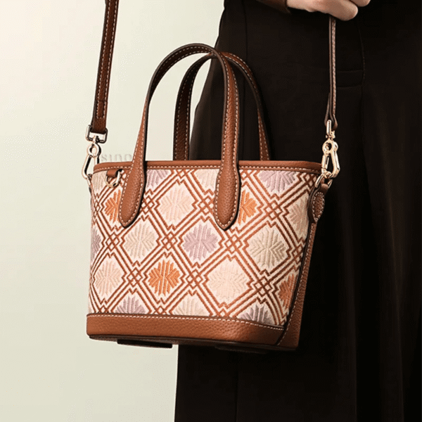 luxury-zhuang-brocade-embroidered-leather-zipper-crossbody-bag-model-shoulder-handheld luxury-zhuang-brocade-embroidered-leather-zipper-crossbody-bag-model-shoulder-handheld