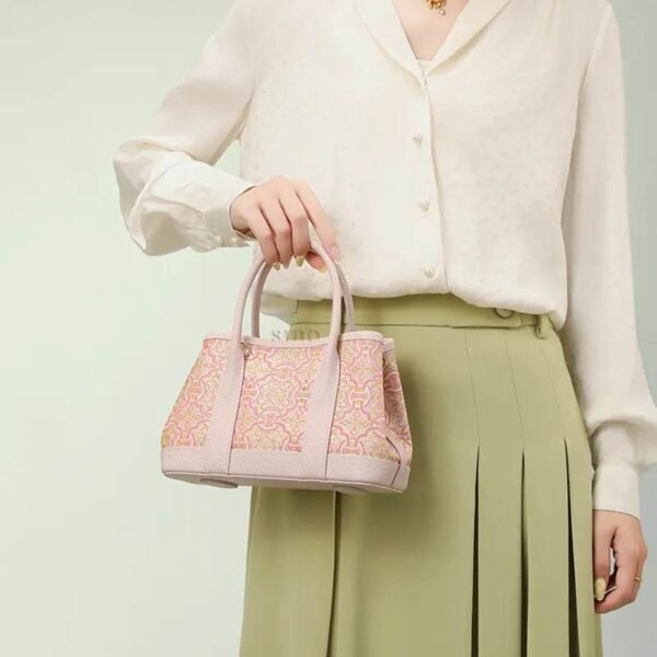 song-brocade-pink-dingsheng-crossbody-bag-model-green-dress-handheld song-brocade-pink-dingsheng-crossbody-bag-model-green-dress-handheld